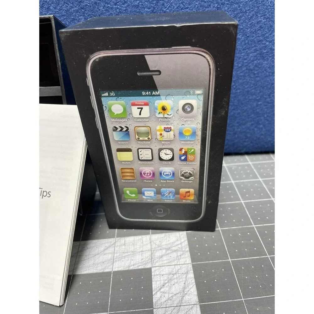 Apple iPhone 3GS Box Only 8 GB Black NO PHONE